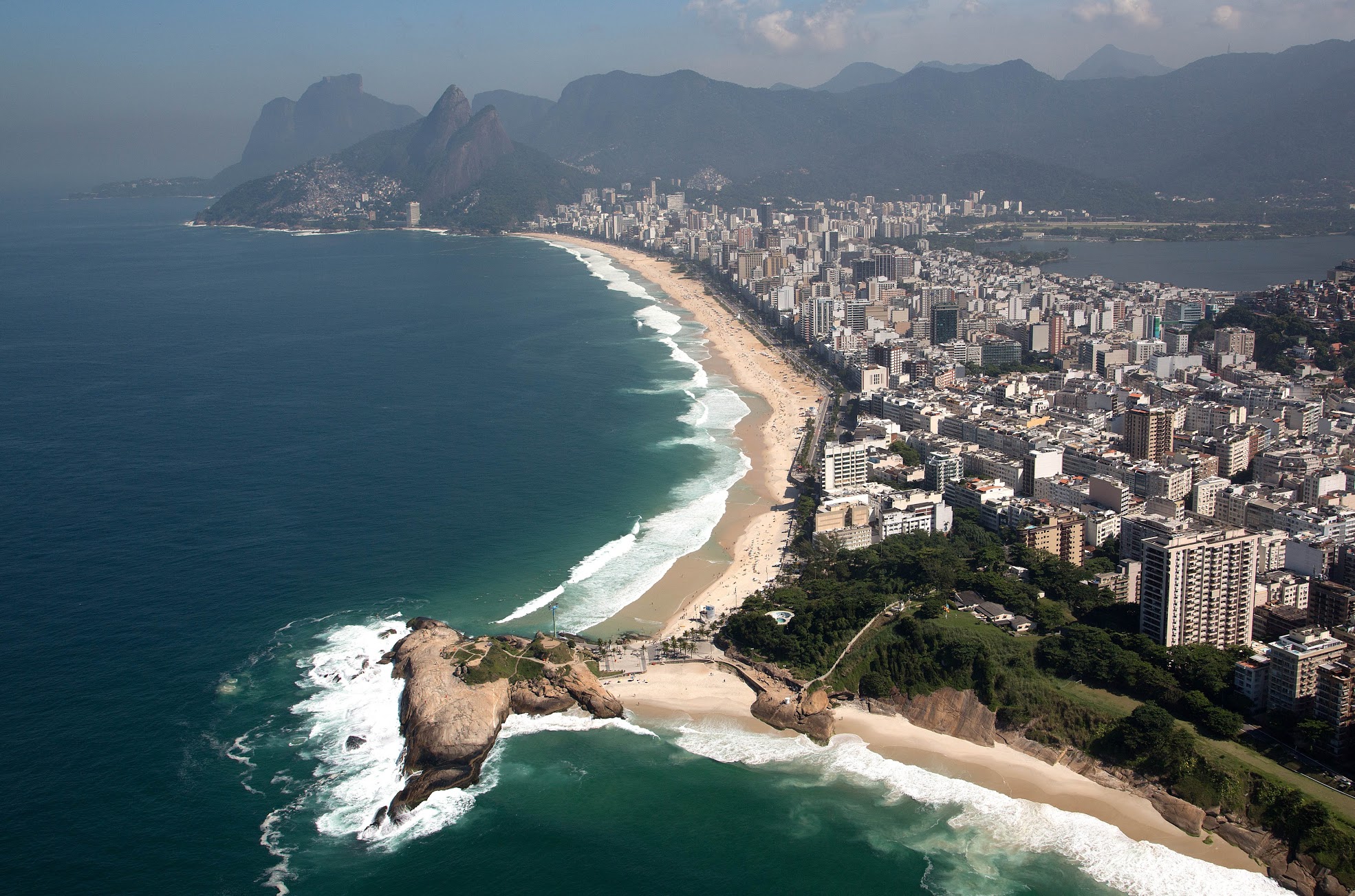 Rio. Пляж Леблон в Рио-де-Жанейро. Бразилия пляж Леблон. Бразилия Рио де Жанейро Леблон. Ипанема, Леблон Копакабана Ипанема.