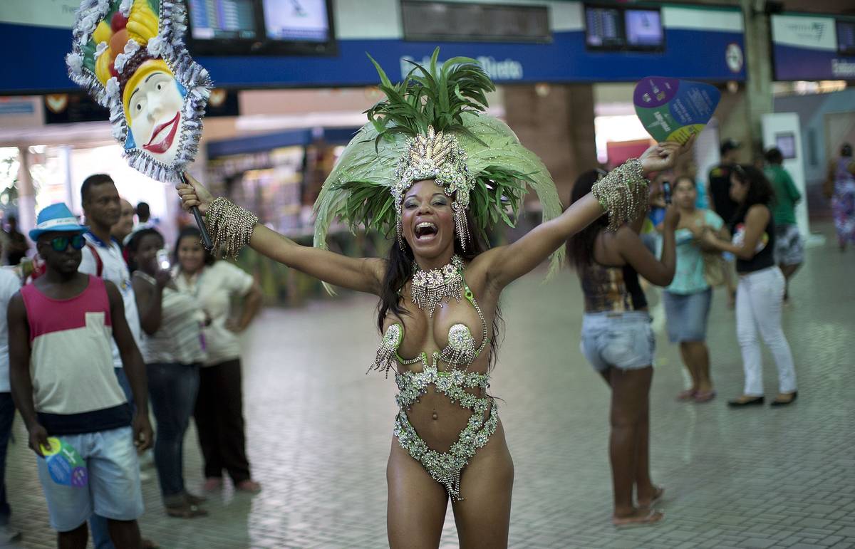 Бразильянки на улицах Рио