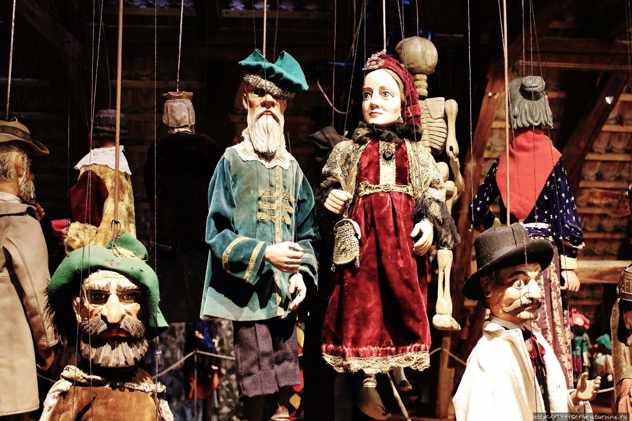 Театр марионеток им е с деммени невский просп 52. Тростевые куклы театра образцова. Первые театральные куклы. Деммени. Театр кукол шут воронеж.