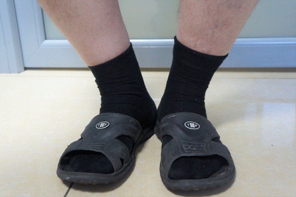 Сандалии с носками мужские
