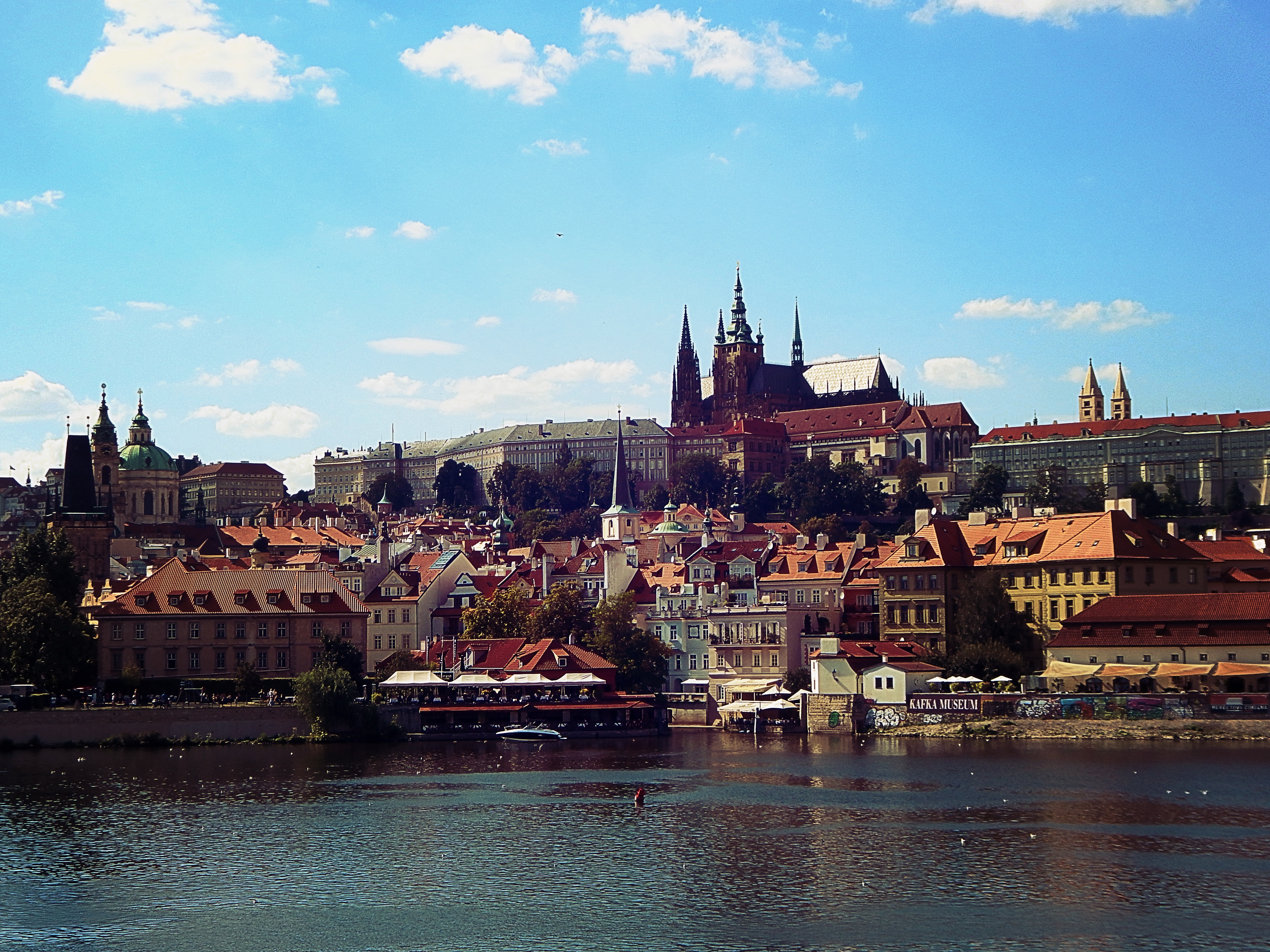Особенности старых городов. Прага Чехия. Чехия Прага старый город. Прага природа. Чехословакия природа.