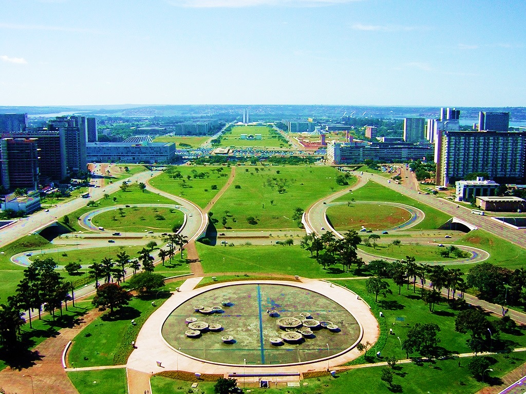 Столица бразилии бразилиа. Столица Бразилиа столица Бразилии. Парк Бразилиа. Бразилия город Бразилиа. Площадь трех властей Бразилиа.