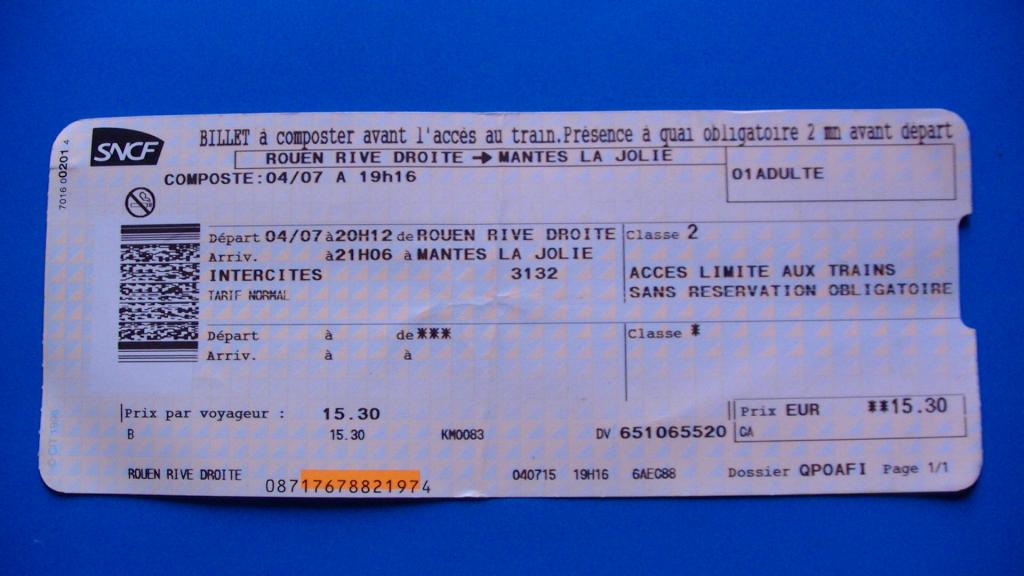 Билеты в ярославль на поезд из москвы. Билеты на самолет. Билет во Францию. Билет на самолет Франция. Москва-Париж авиабилеты.