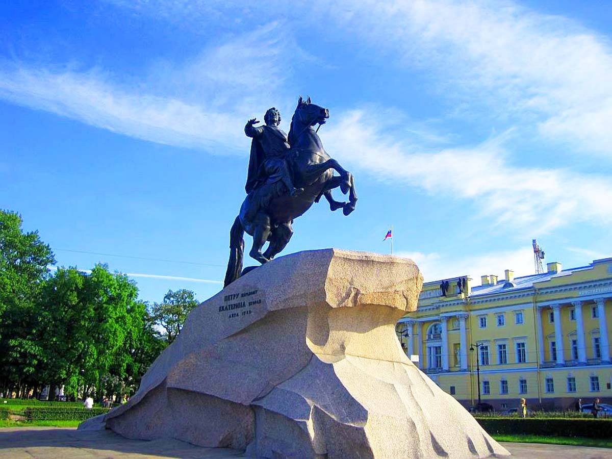 Статуя Петру 1 в Петербурге медный всадник